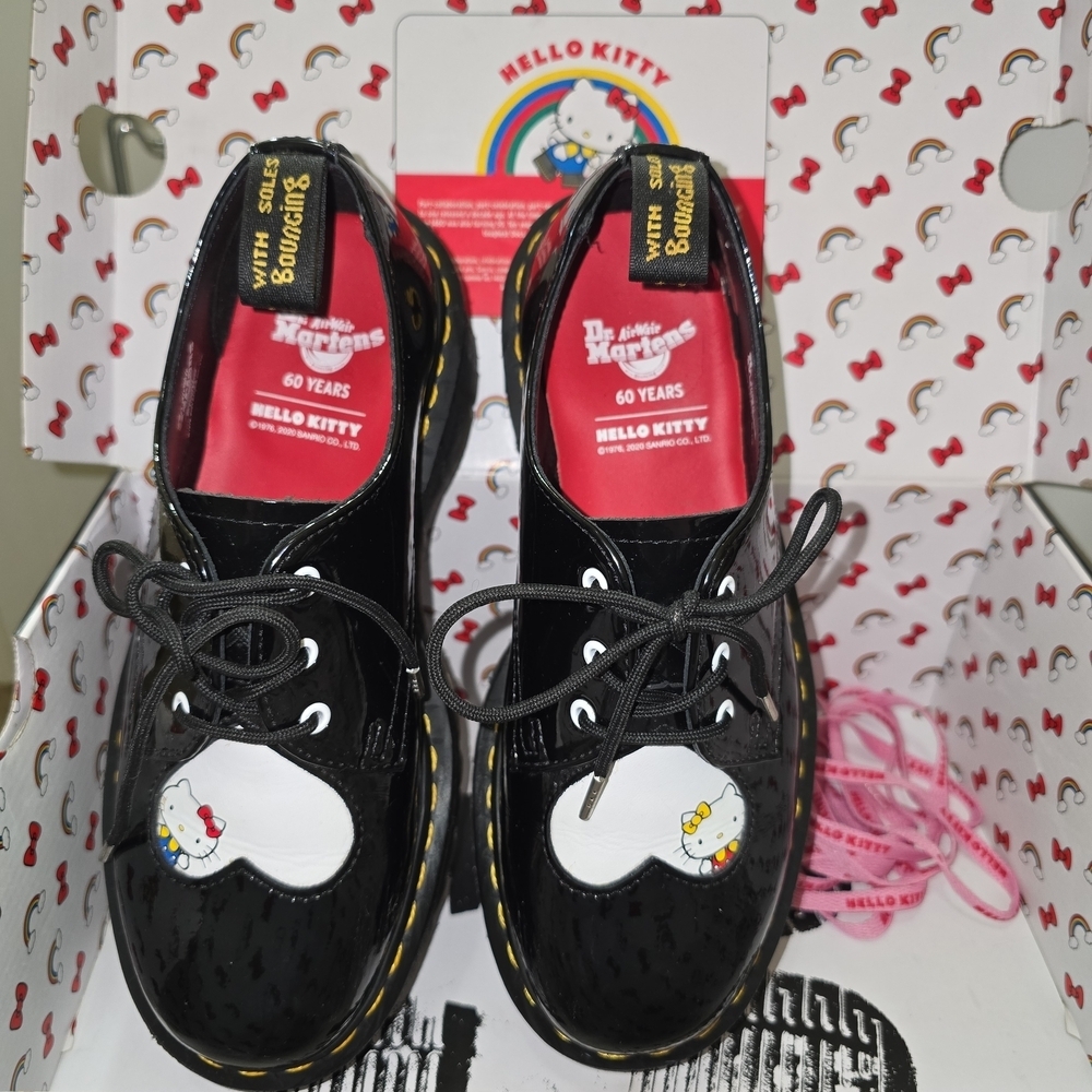 Dr. Martens Hello Kitty 60 Years 1461 Quad HK Patent Lamper Hydro Leather 7